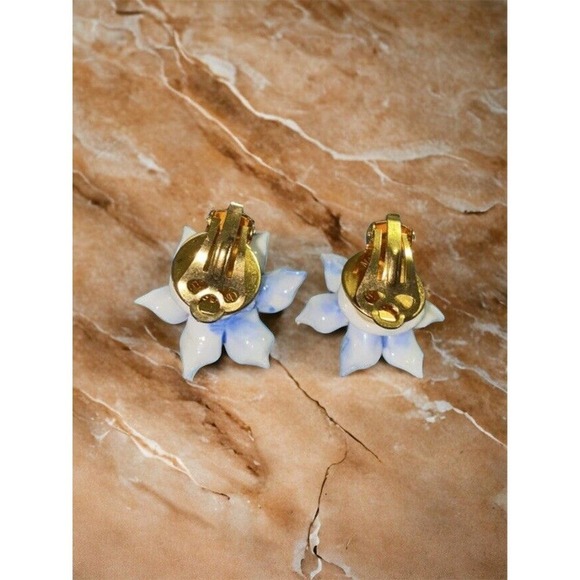VINTAGE Blue PORCELAIN FLOWER EARRINGS Made In England CLIP ON - Picture 4 of 6